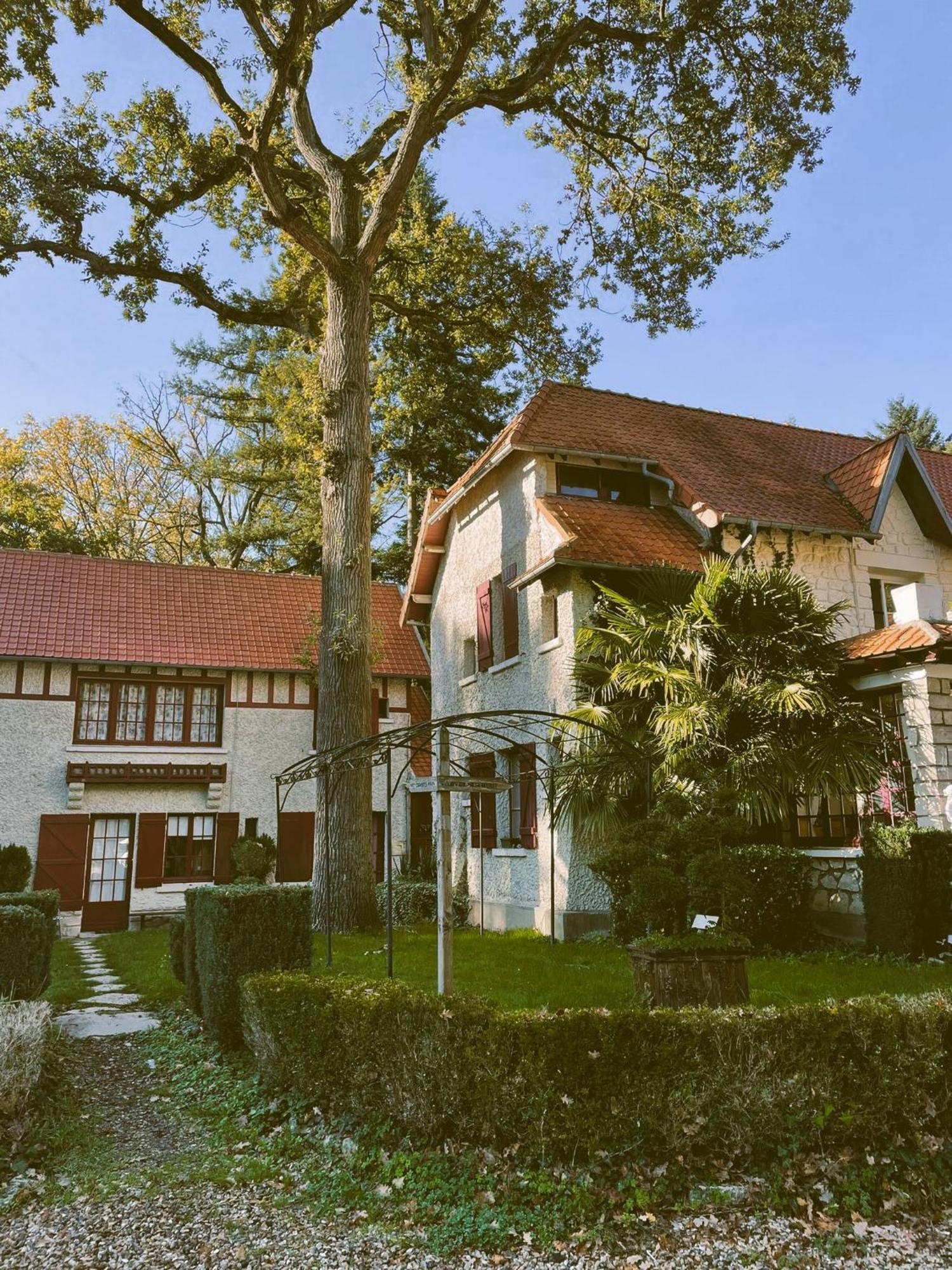 Hostellerie Du Lys Lamorlaye المظهر الخارجي الصورة
