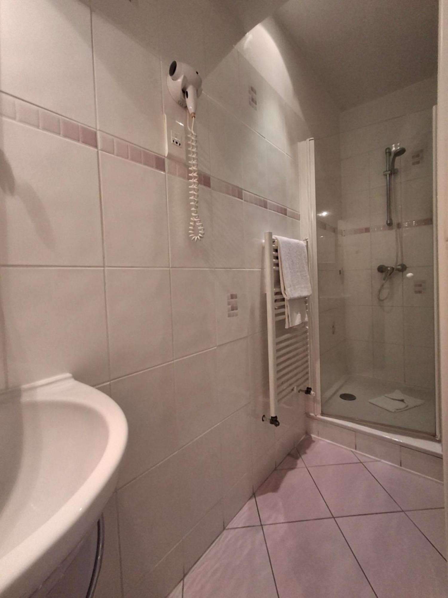 Hostellerie Du Lys Lamorlaye المظهر الخارجي الصورة