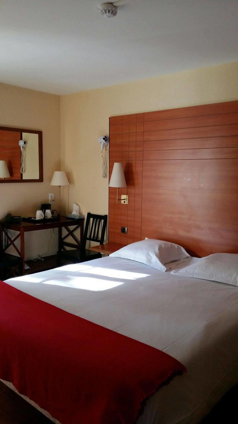 Hostellerie Du Lys Lamorlaye المظهر الخارجي الصورة